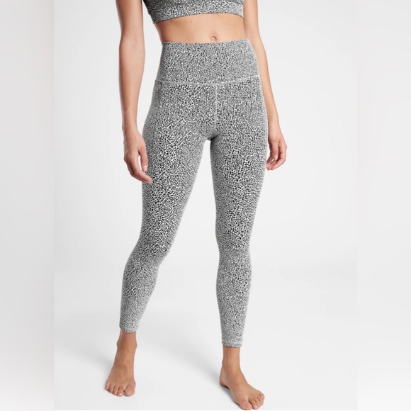 Athleta Pants - ATHLETA Salutation Stash Pocket 7/8 Textured Tight